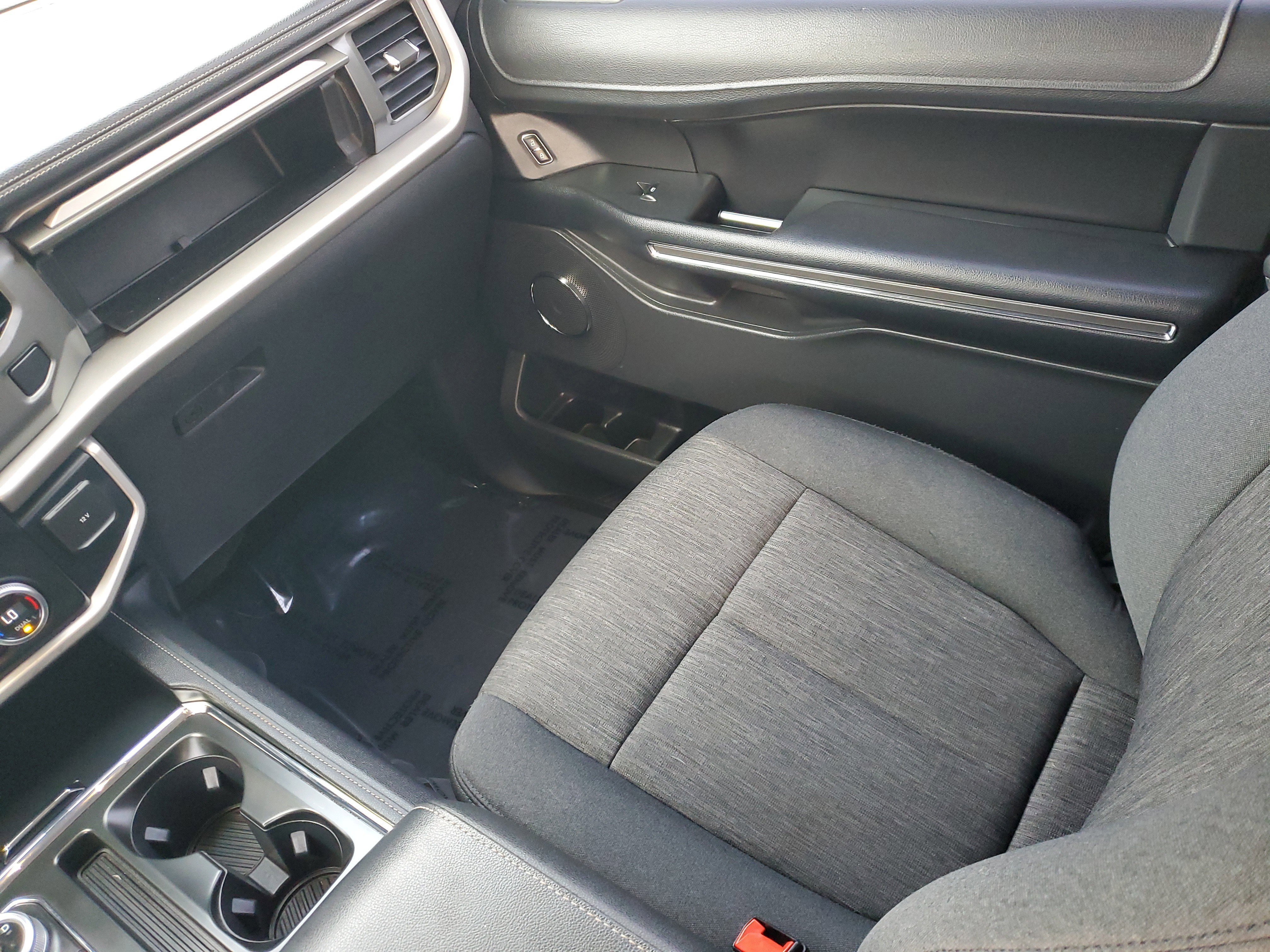 Used 2023 Ford Expedition XLT image 13