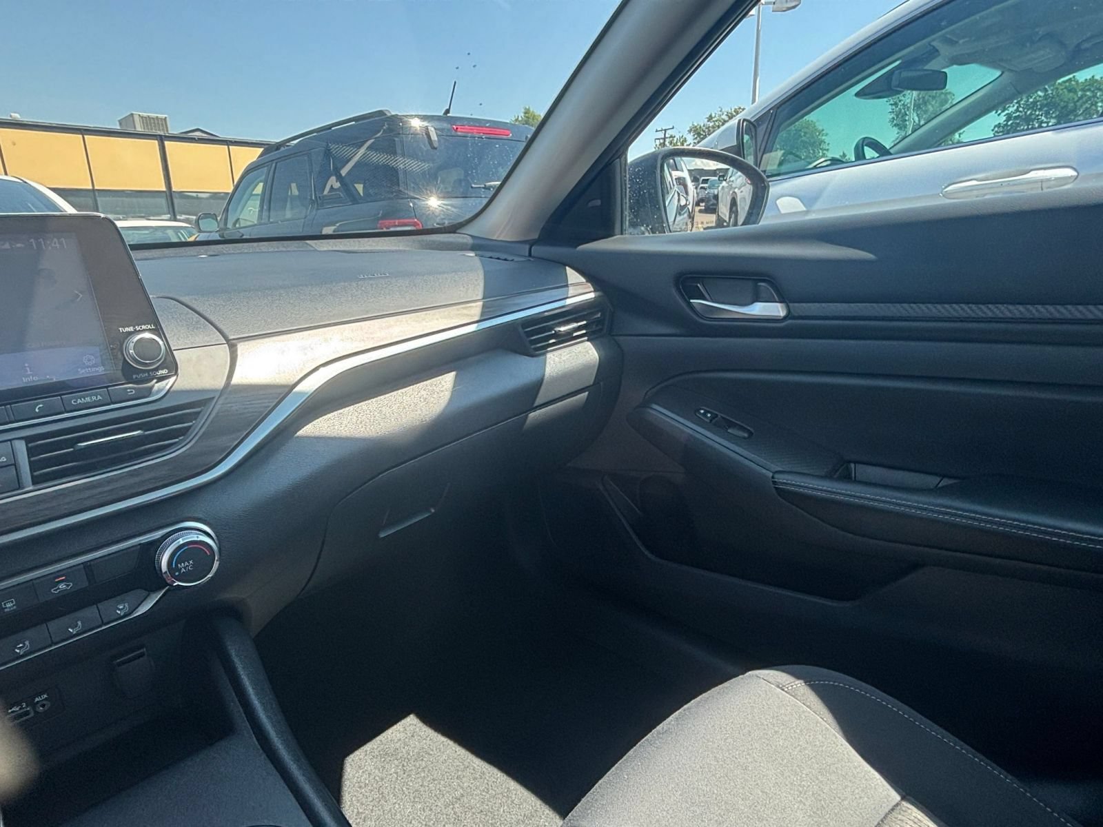 Used 2025 Nissan Altima 2.5 SV FWD image 33
