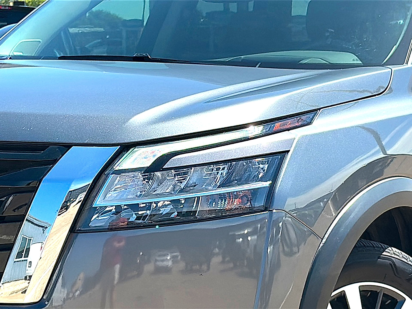 Used 2022 Nissan Pathfinder Platinum w/ Cargo Package AWD/4WD image 4