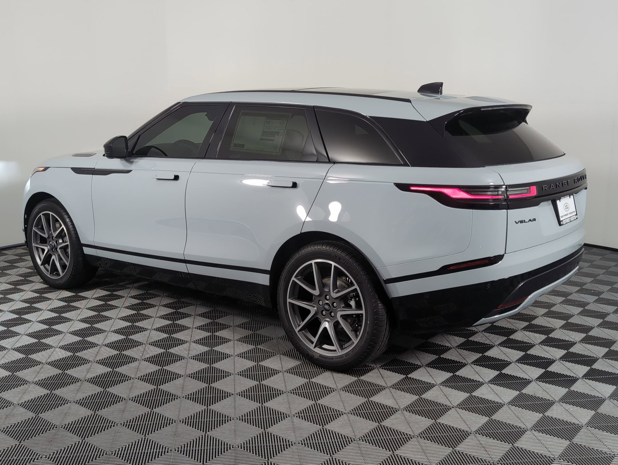 Used 2026 Land Rover Range Rover Velar Dynamic SE image 3