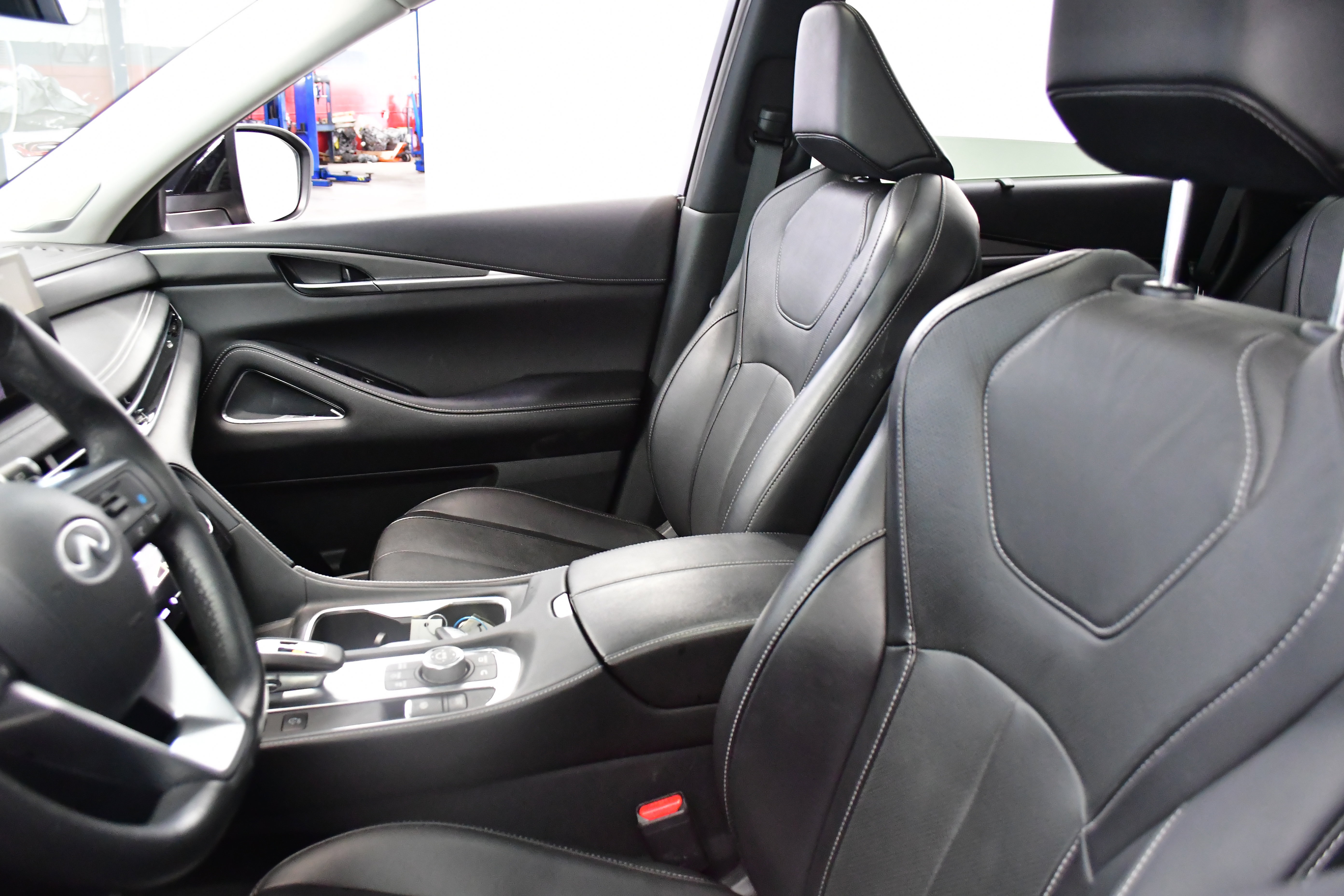 Used 2023 INFINITI QX60 Luxe w/ Performance Audio Package image 11