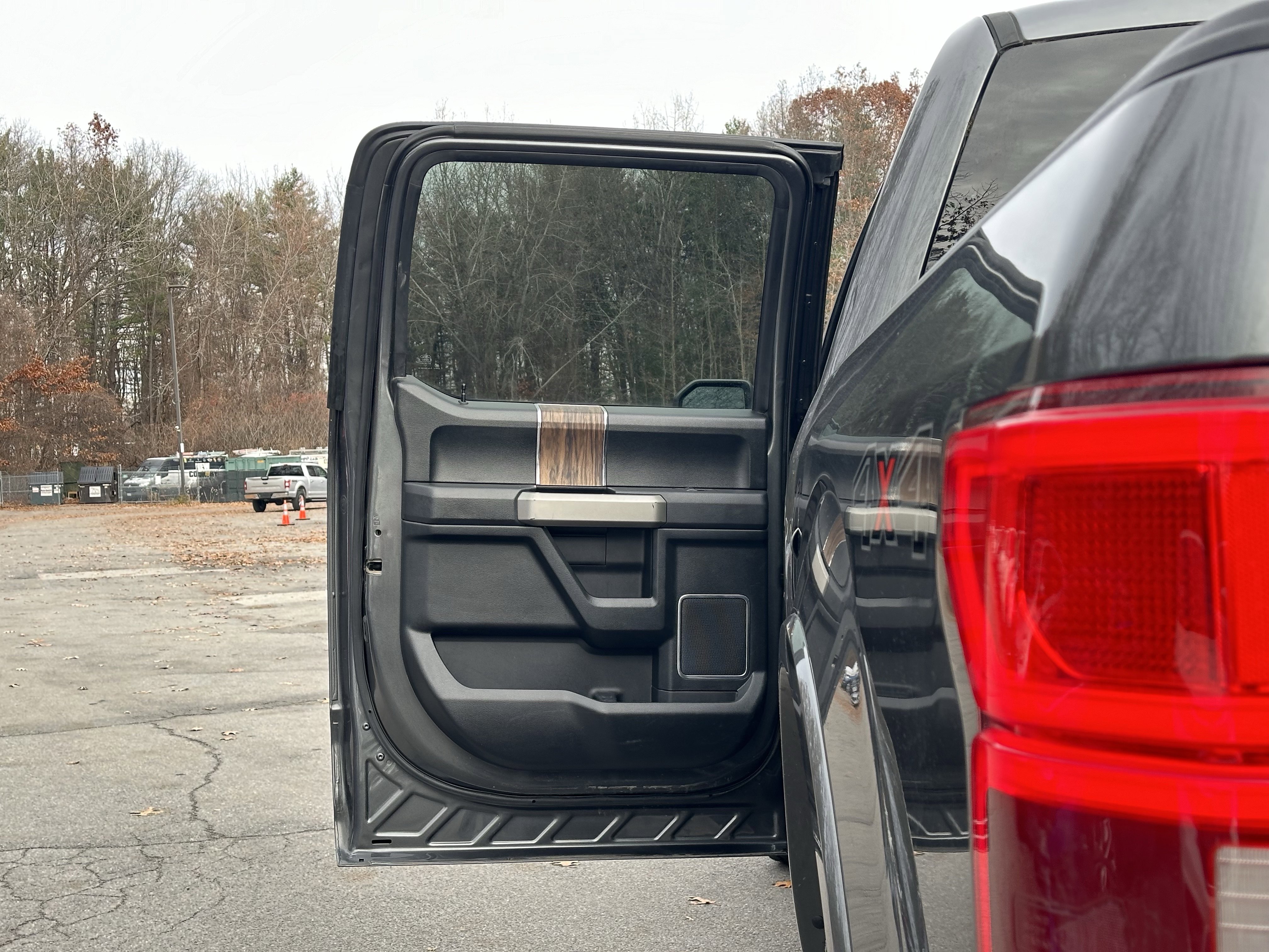 Used 2020 Ford F150 Lariat w/ Trailer Tow Package image 29