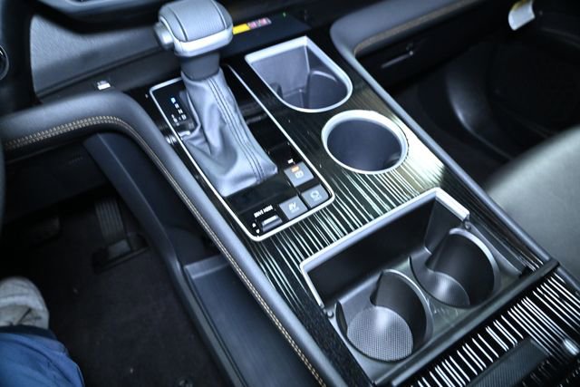 Used 2025 Toyota Sienna XLE Woodland Edition image 29