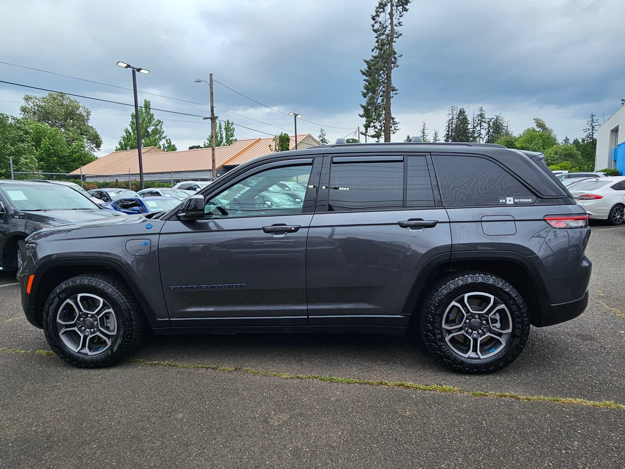 Used 2023 Jeep Grand Cherokee Trailhawk w/ Advanced Protech Group II AWD/4WD image 2