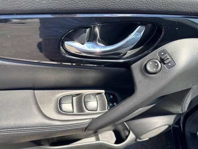 Used 2017 Nissan Rogue Sport SV w/ SV Premium Package AWD/4WD image 7