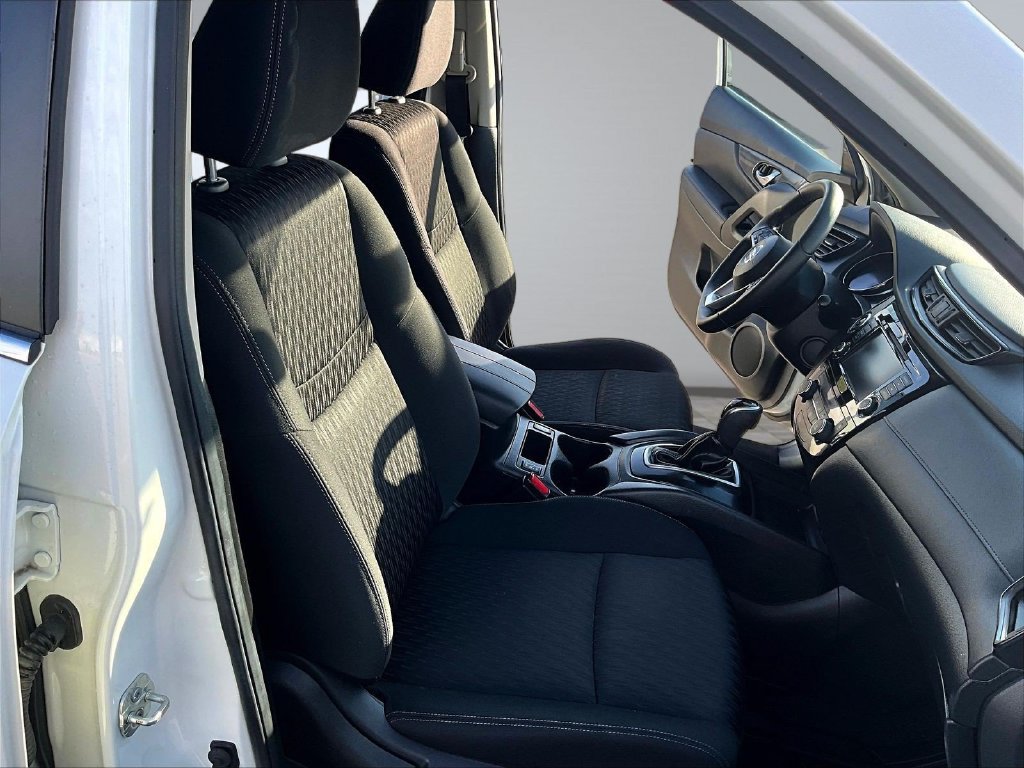Used 2020 Nissan Rogue SV AWD/4WD image 32
