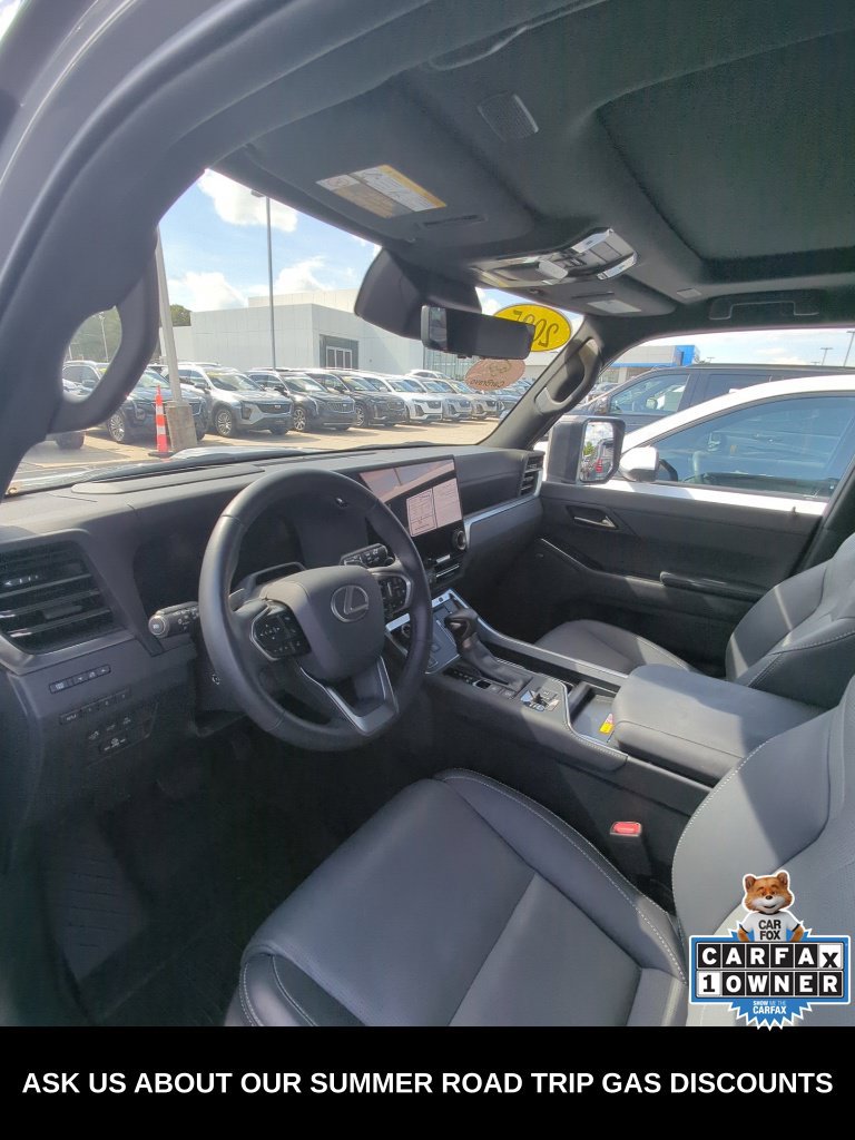 Used 2025 Lexus GX 550 w/ Accessory Package (2T) AWD/4WD image 3