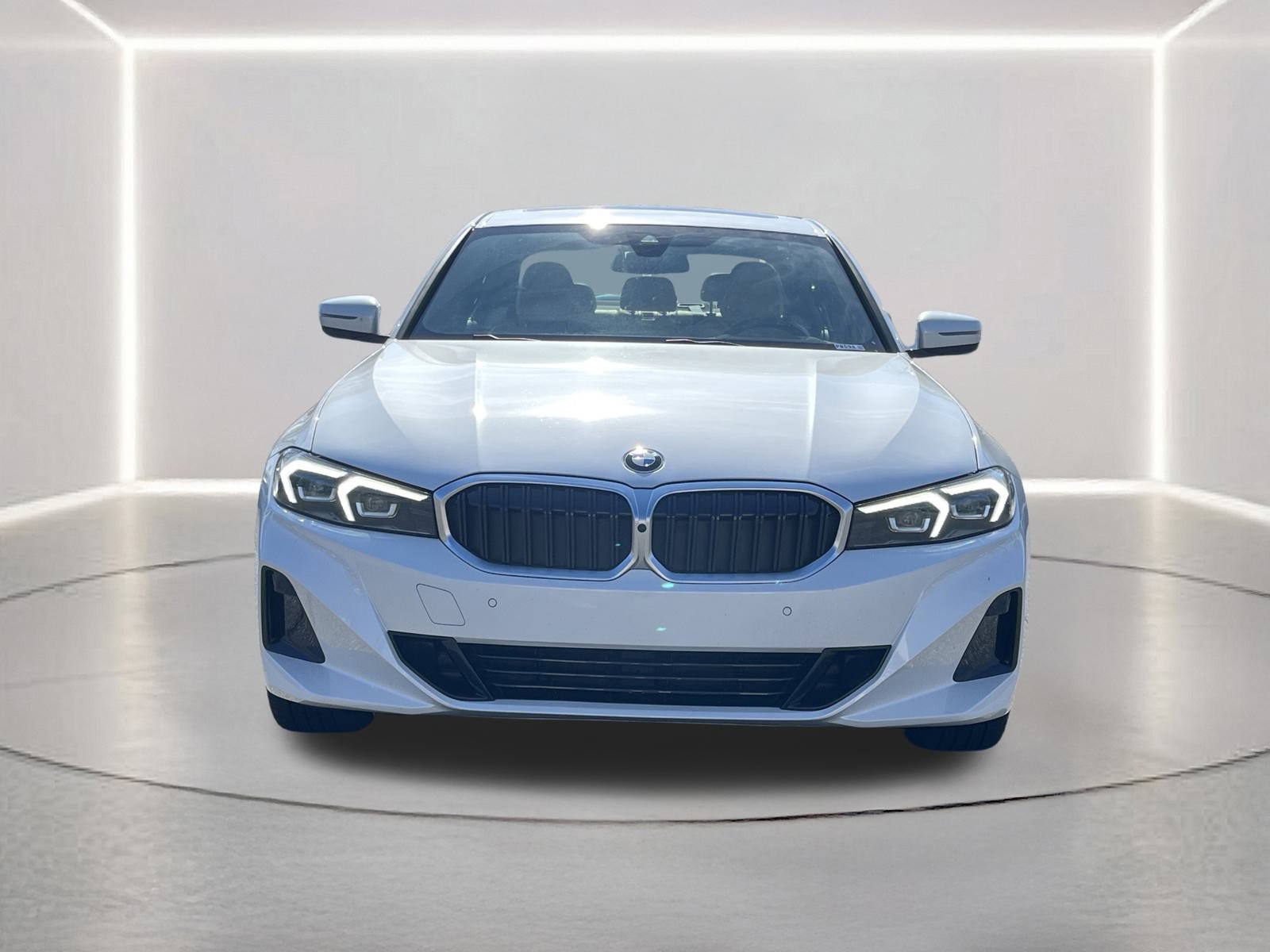 Used 2023 BMW 330i Sedan w/ Premium Package image 30