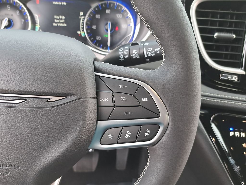 New 2027 Chrysler Pacifica Select AWD/4WD image 20