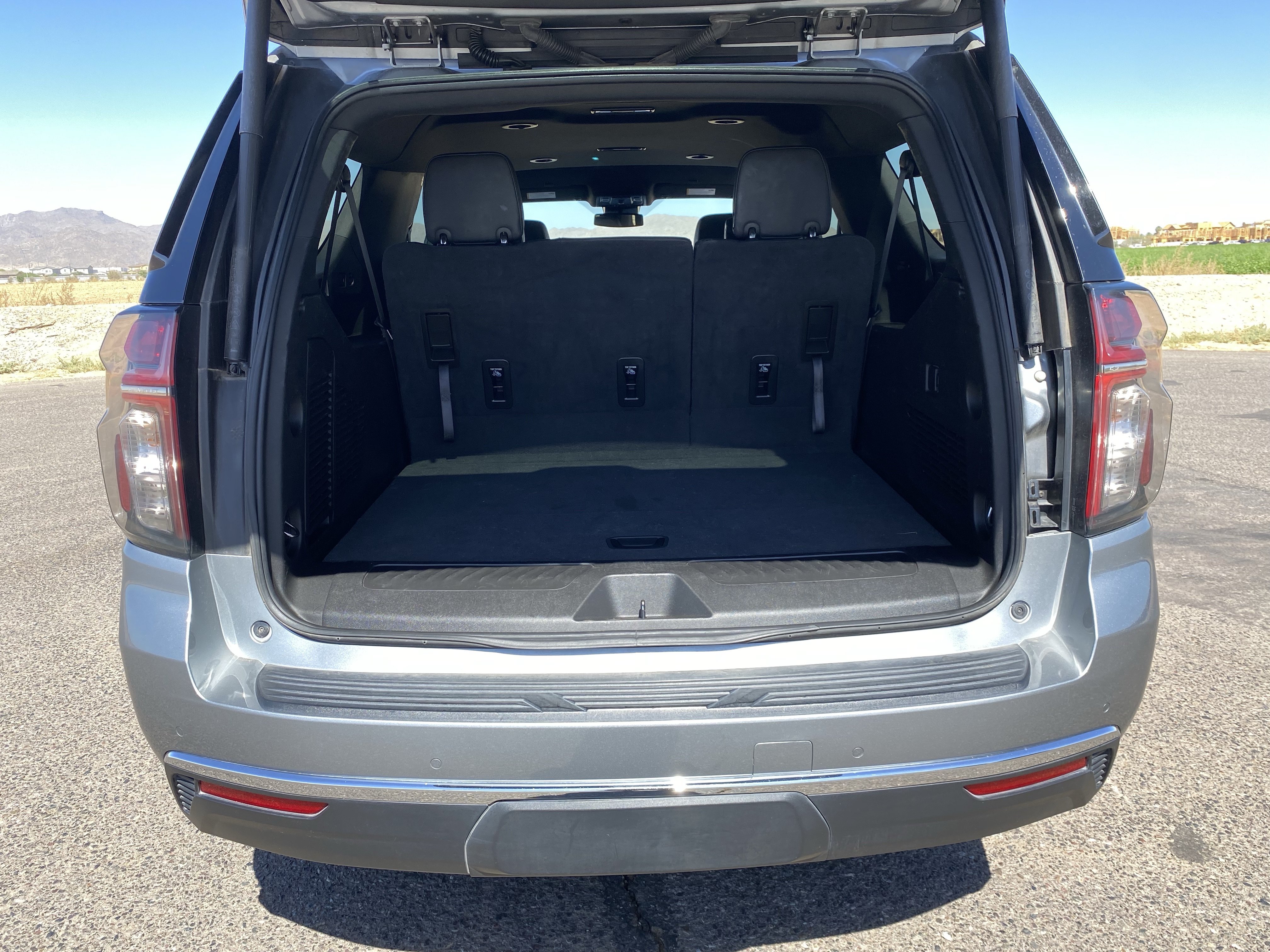 Used 2024 Chevrolet Suburban LT RWD image 15