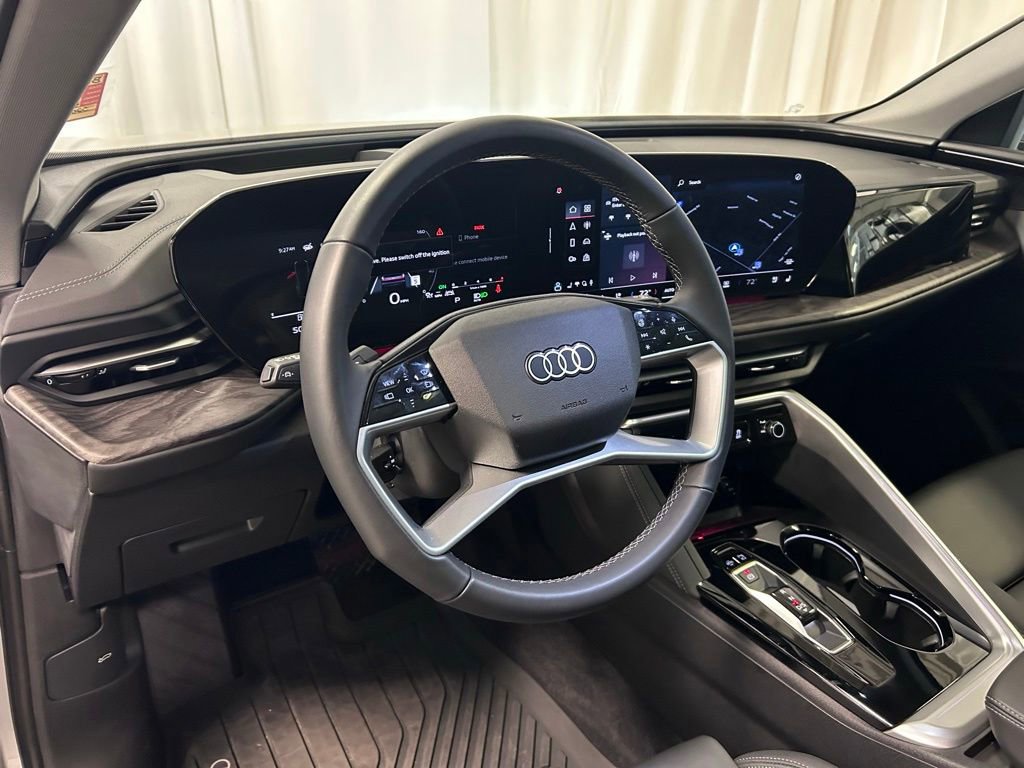Used 2025 Audi Q5 Premium Plus w/ Premium Plus AWD/4WD image 2