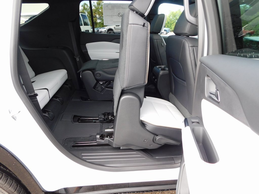 New 2026 Chevrolet Traverse High Country w/ LPO, Floor Liner Package image 32