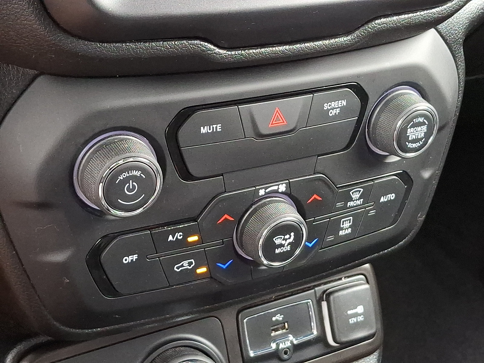 Certified 2019 Jeep Renegade Limited w/ UConnect 8.4 Nav Group AWD/4WD image 17
