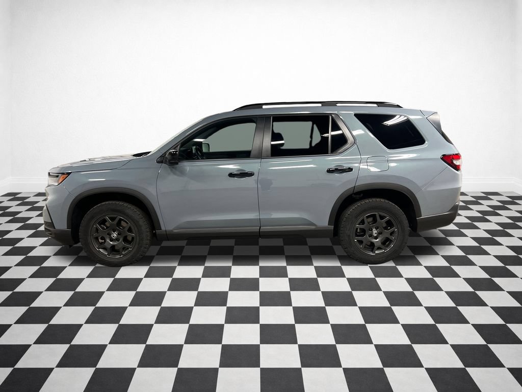 Used 2025 Honda Pilot TrailSport image 5