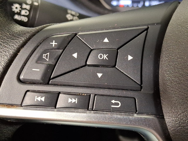 Used 2025 Nissan Versa SV FWD image 20