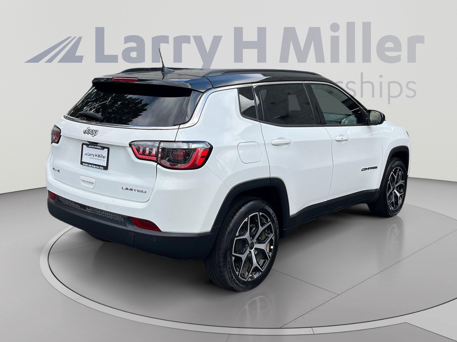 Used 2025 Jeep Compass Limited AWD/4WD image 5