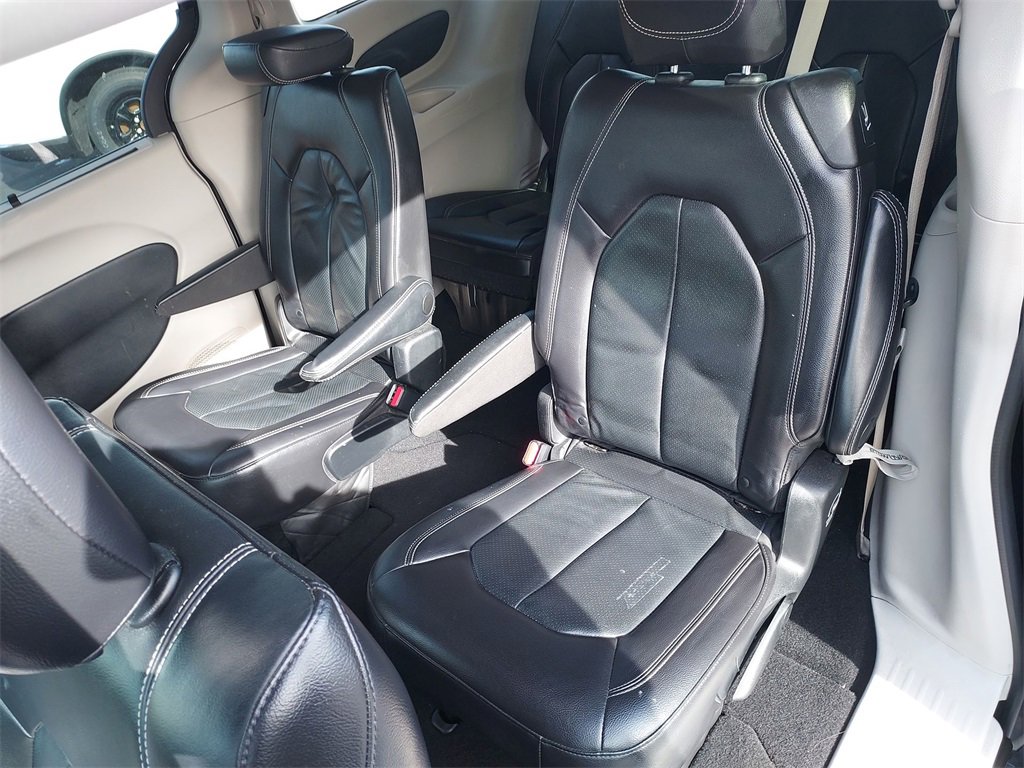 Used 2022 Chrysler Pacifica Touring-L image 27