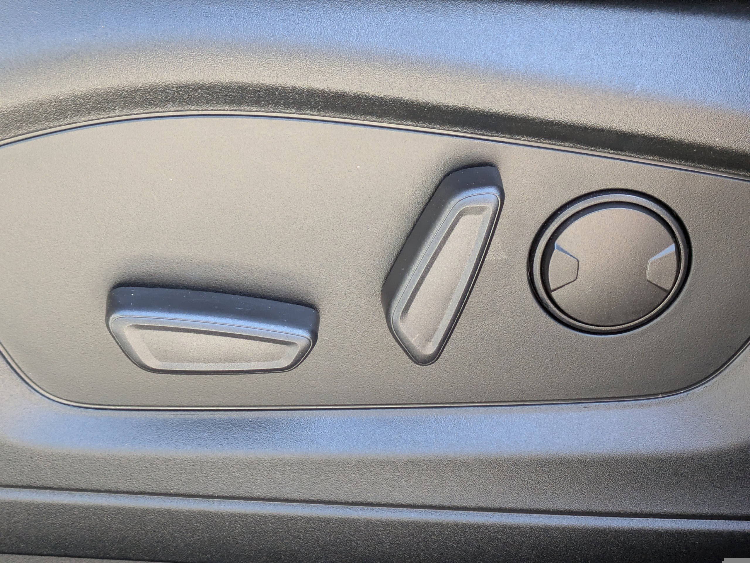 Used 2021 Ford Explorer Limited w/ Equipment Group 301A image 21