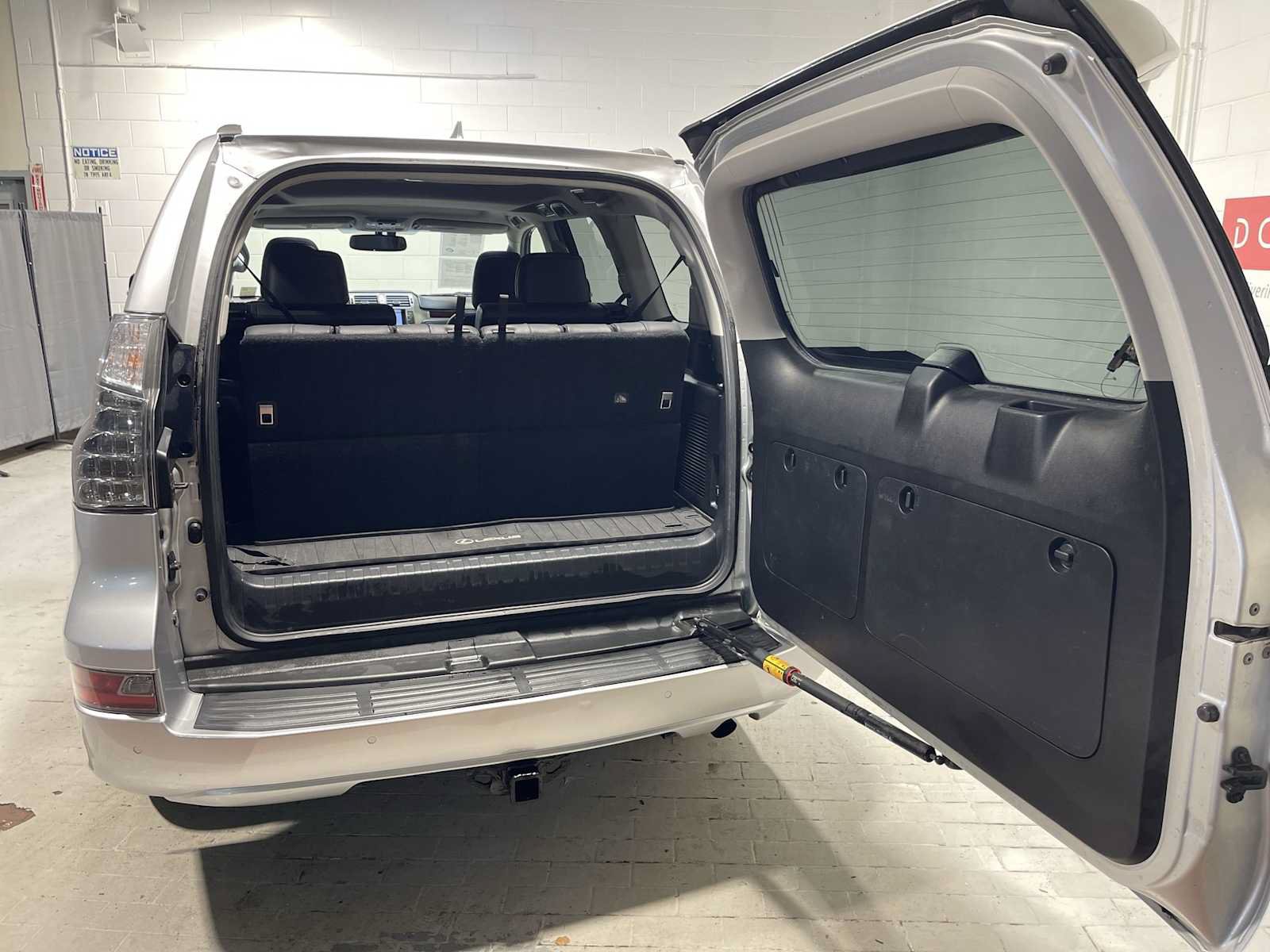 Used 2017 Lexus GX 460 Luxury w/ Preferred Accessory Package AWD/4WD image 19