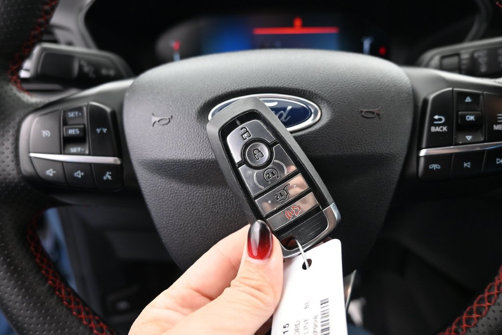Used 2024 Ford Escape ST-Line w/ Cold Weather Package FWD image 33