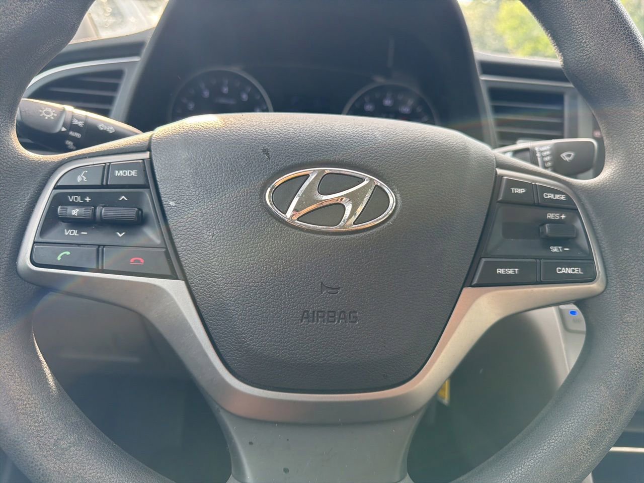 Used 2017 Hyundai Elantra SE FWD image 8