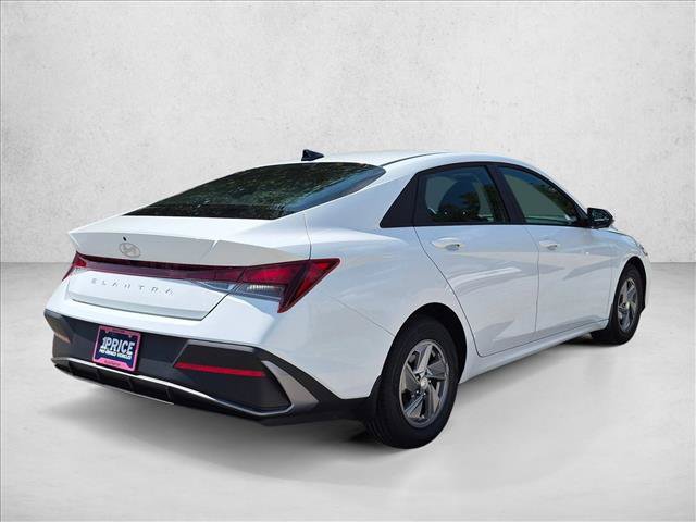 Used 2025 Hyundai Elantra SE FWD image 5