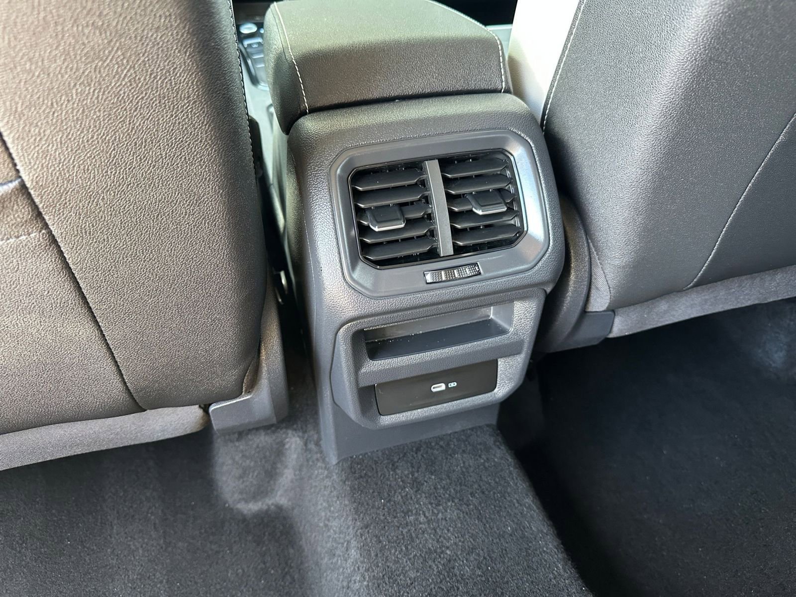 Used 2025 Volkswagen Taos SE image 23