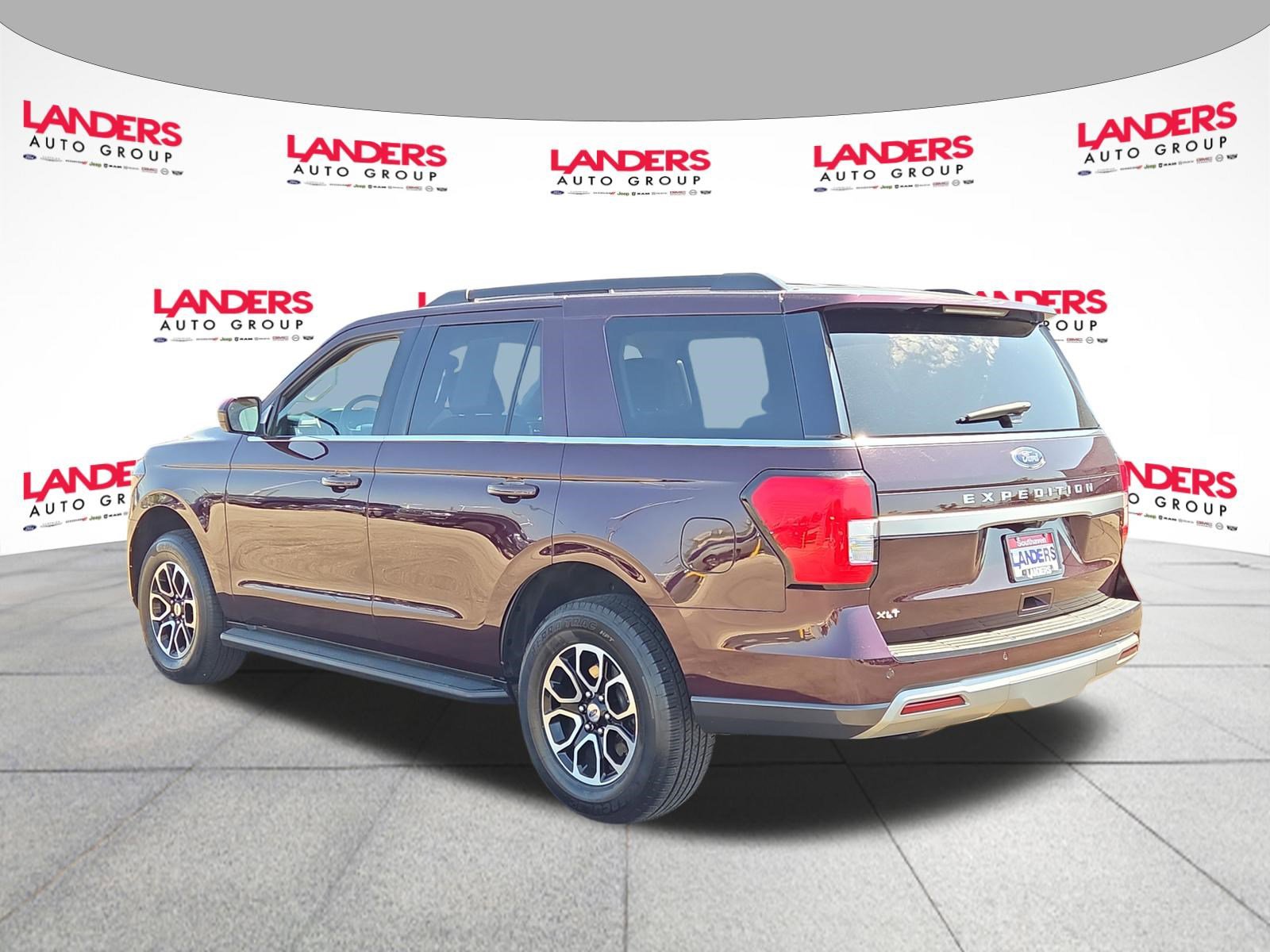 Used 2024 Ford Expedition XLT image 5