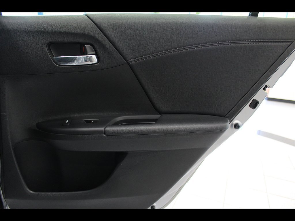 Used 2017 Honda Accord Touring image 22