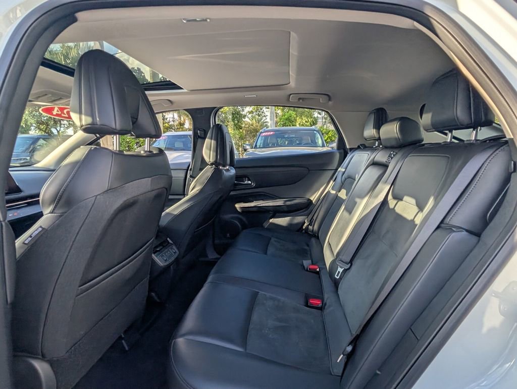 Used 2024 Nissan Ariya AWD image 12