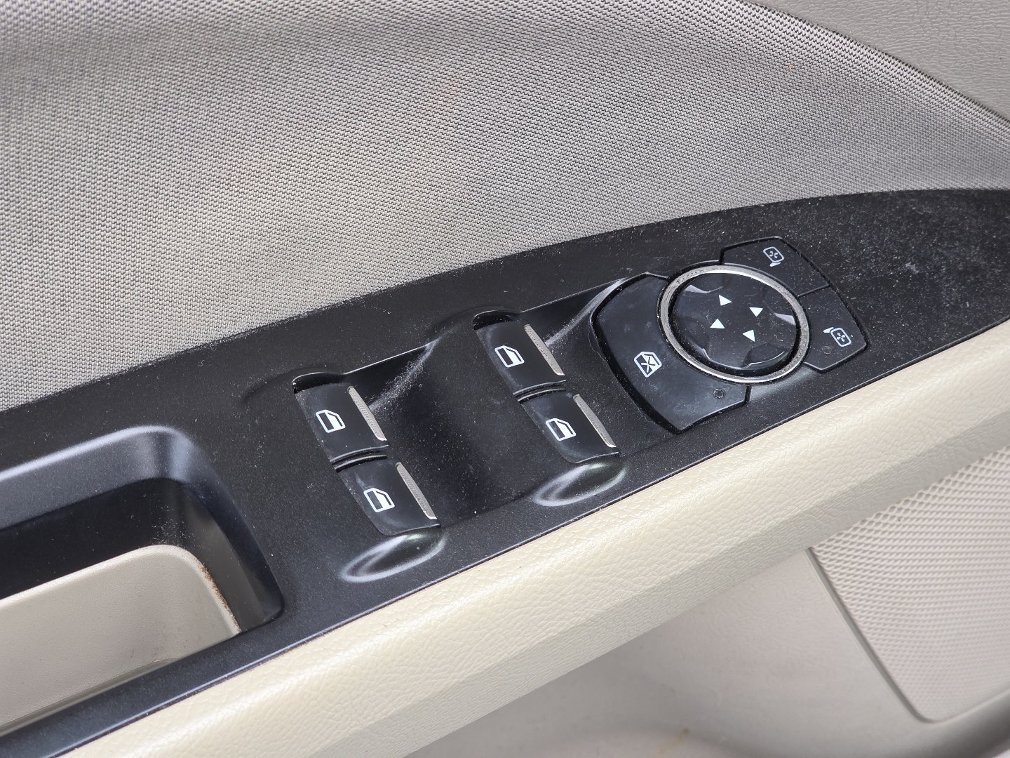 Used 2017 Ford Fusion SE w/ Fusion SE Technology Package FWD image 18