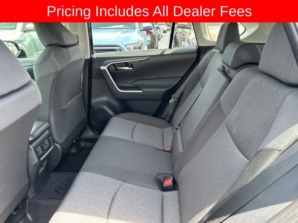 Used 2025 Toyota RAV4 XLE AWD/4WD image 12