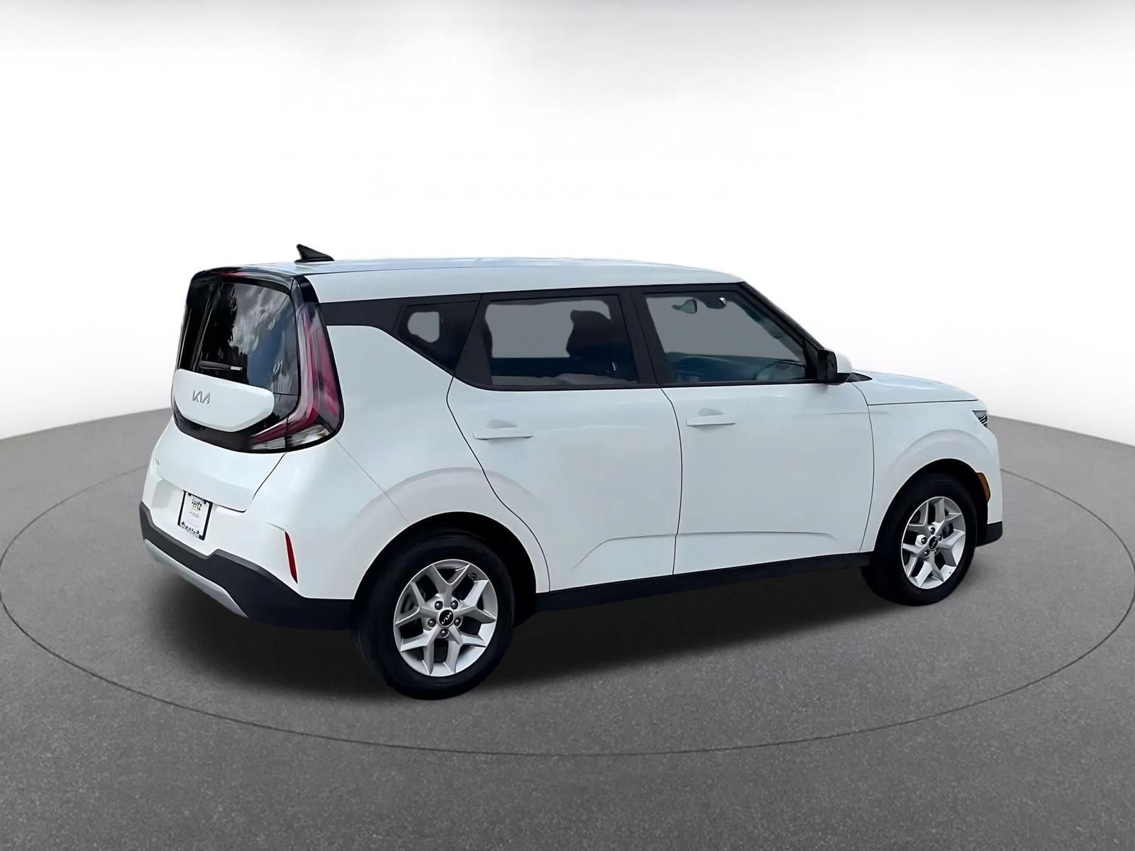 Used 2025 Kia Soul LX w/ LX Technology Package FWD image 14