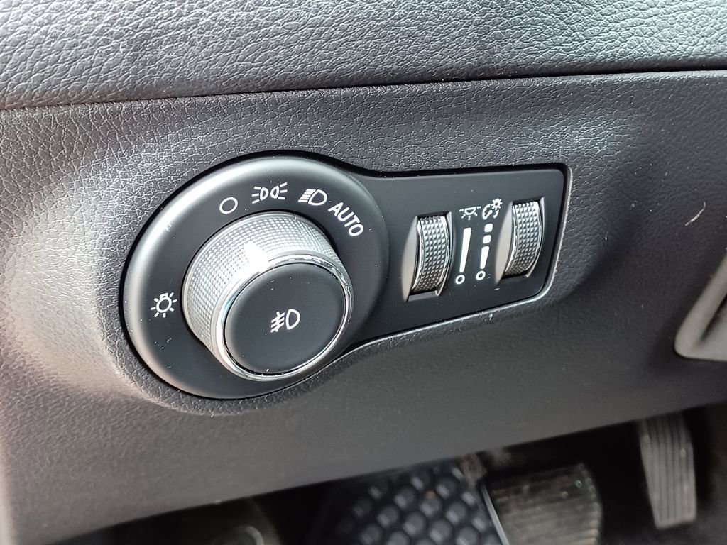 Used 2018 Jeep Compass Latitude AWD/4WD image 12
