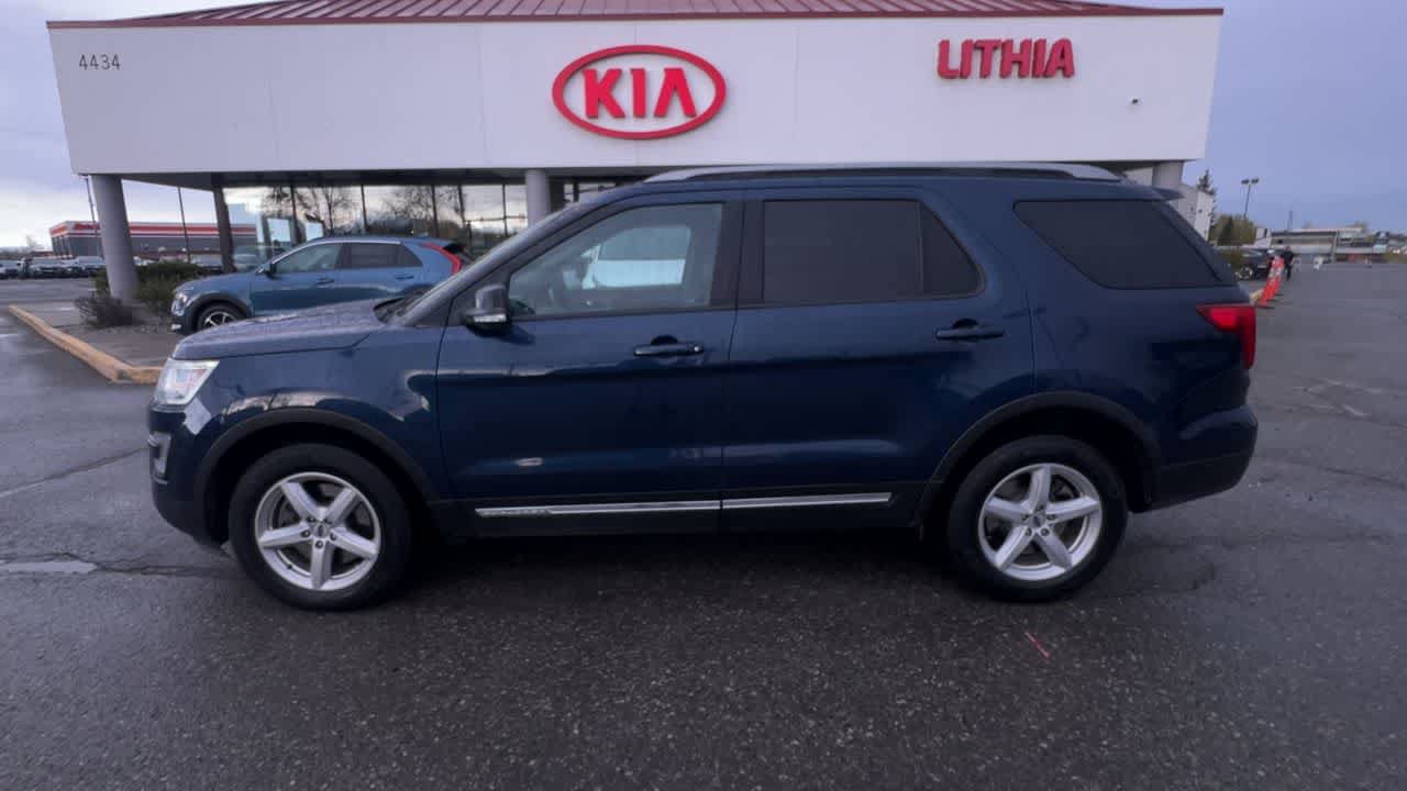 Used 2016 Ford Explorer XLT w/ Equipment Group 202A AWD/4WD image 5