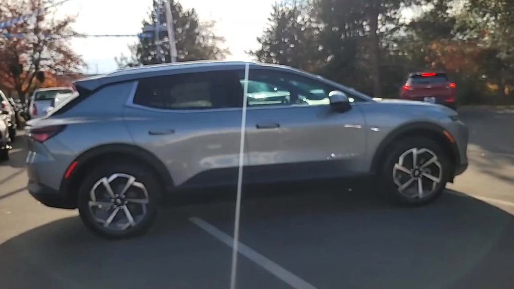 New 2026 Chevrolet Equinox EV LT image 9