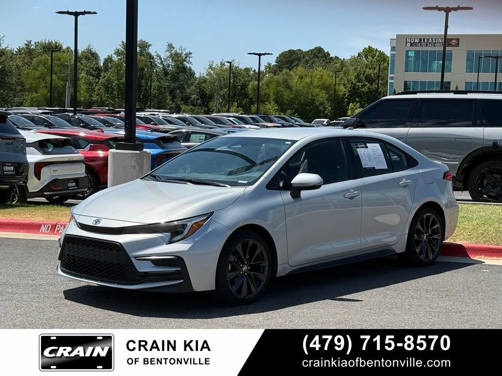 Used 2025 Toyota Corolla SE FWD image 3