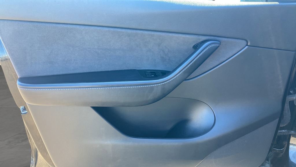 Used 2021 Tesla Model Y Long Range image 10