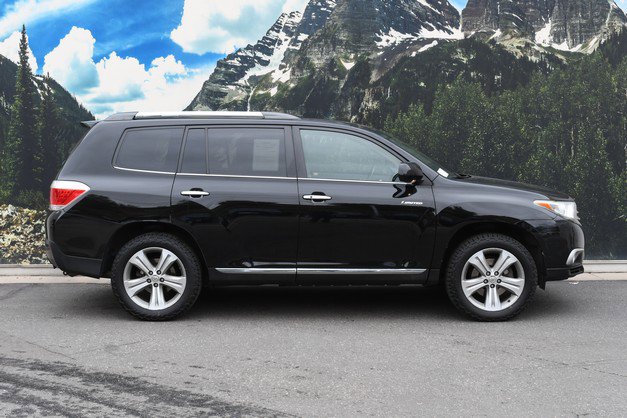 Used 2012 Toyota Highlander Limited w/ Tow Pkg AWD/4WD image 2