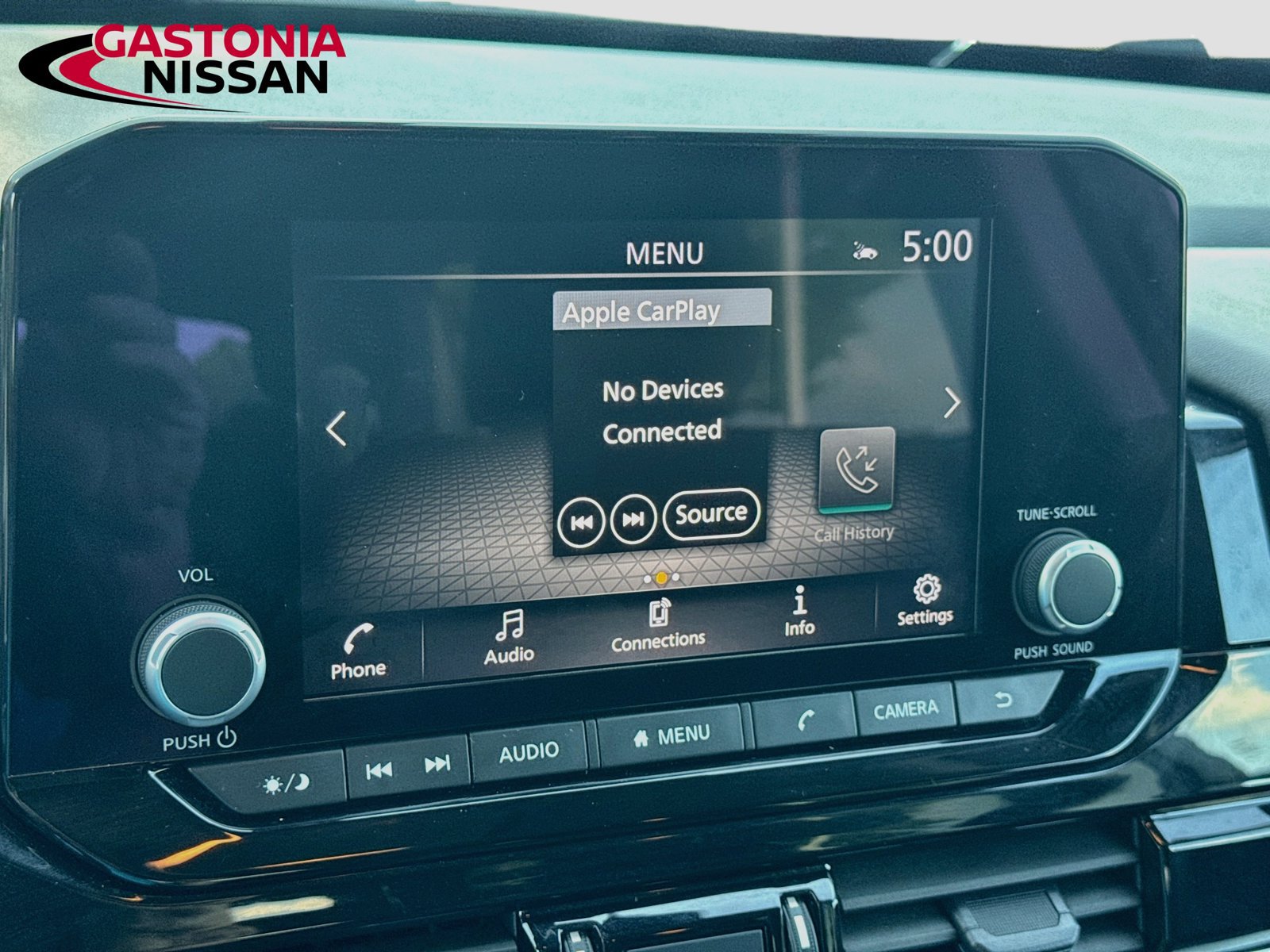 Used 2025 Nissan Pathfinder SV FWD image 18