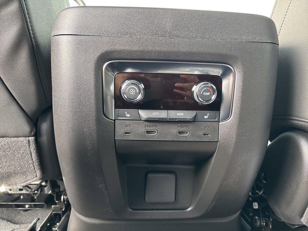 New 2026 Chevrolet Suburban Premier image 10