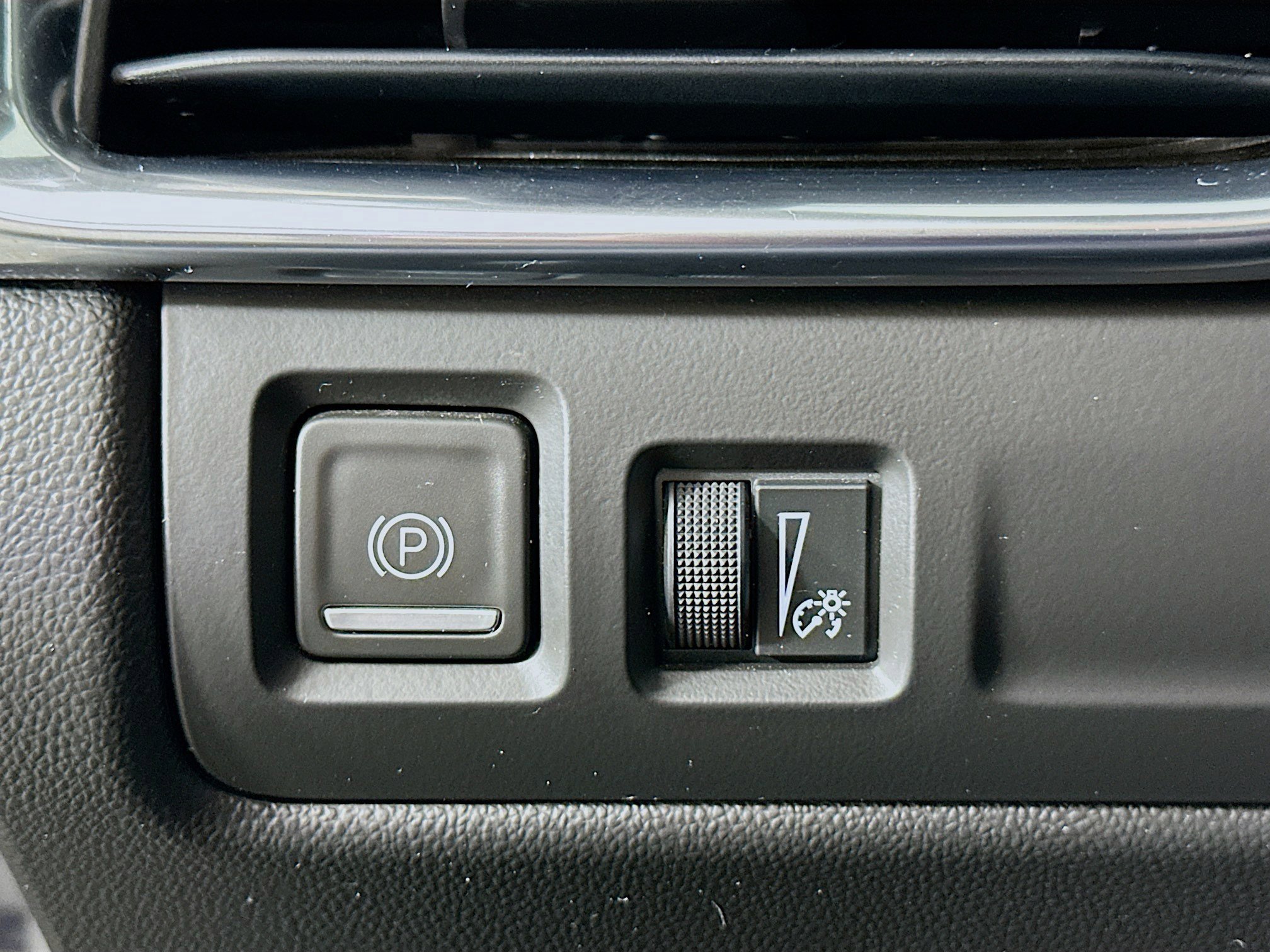 Used 2023 Cadillac XT4 Premium Luxury image 17