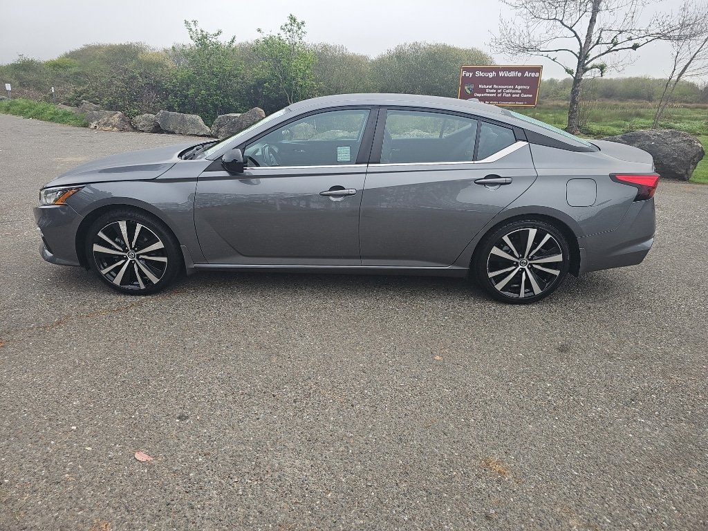Used 2021 Nissan Altima 2.5 SR FWD image 2