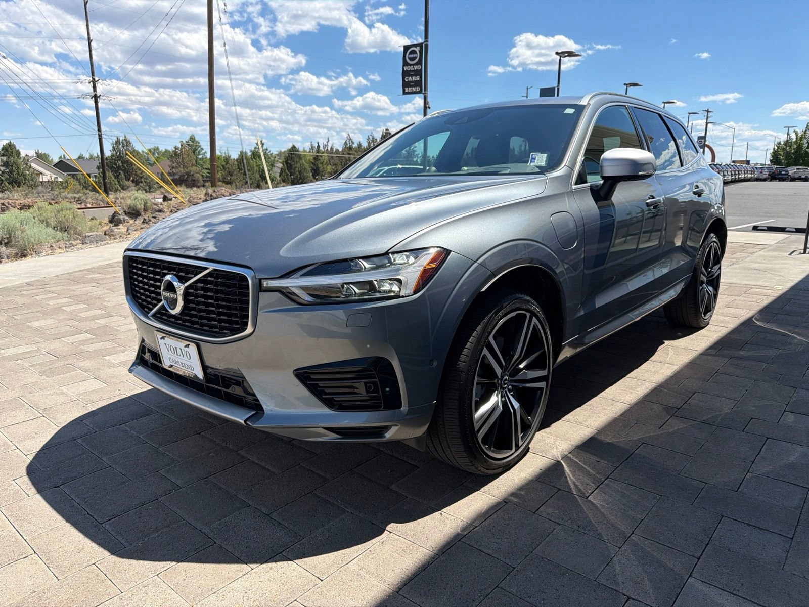 Used 2019 Volvo XC60 T8 R-Design w/ Advanced Package AWD/4WD image 4