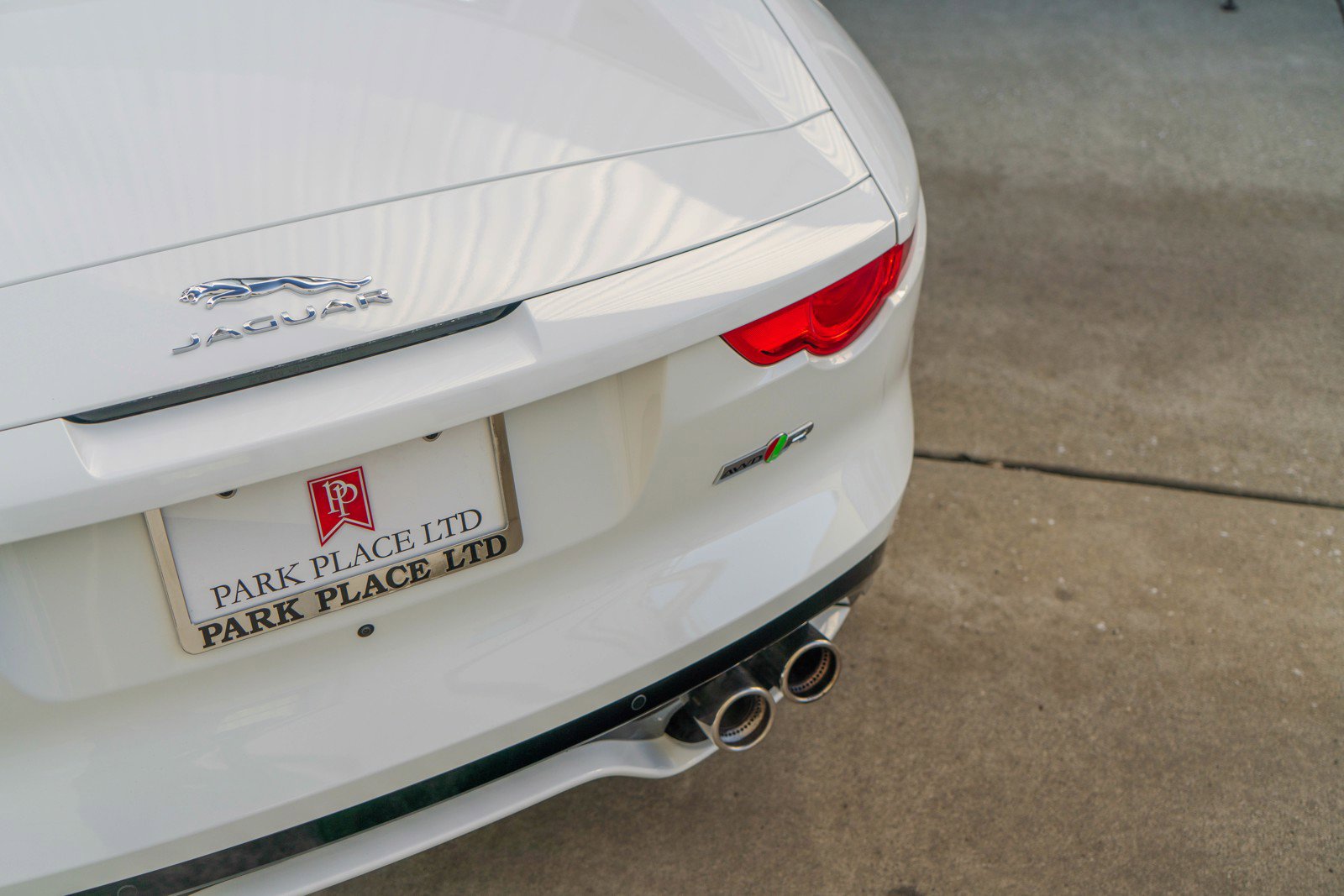 Used 2017 Jaguar F-TYPE R AWD/4WD image 10