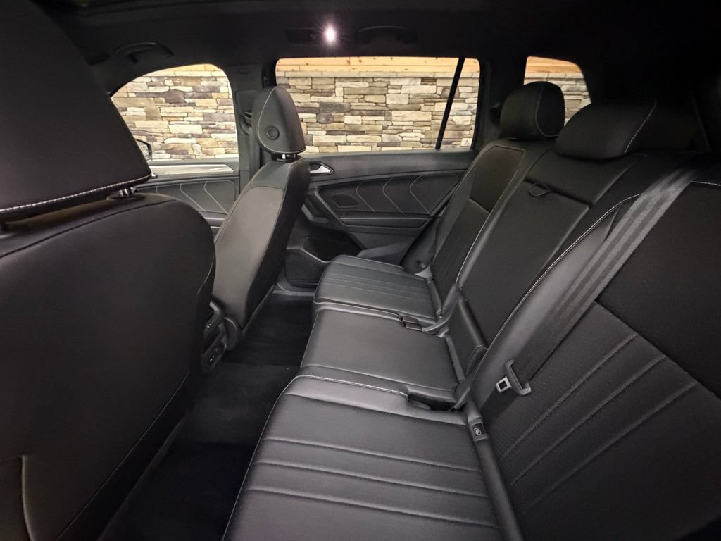 Used 2022 Volkswagen Tiguan SE R-Line AWD/4WD image 29