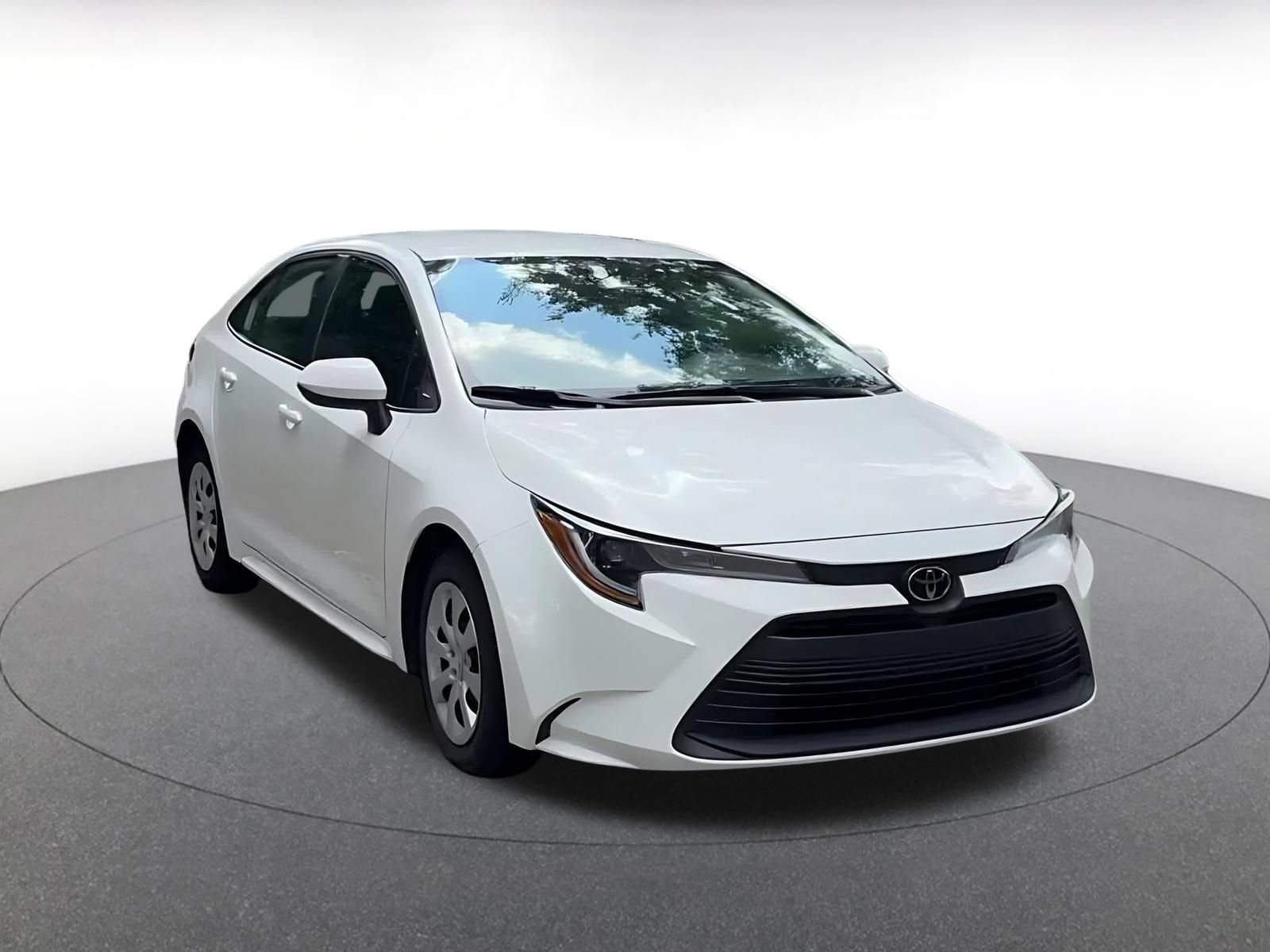 Used 2025 Toyota Corolla LE FWD image 3