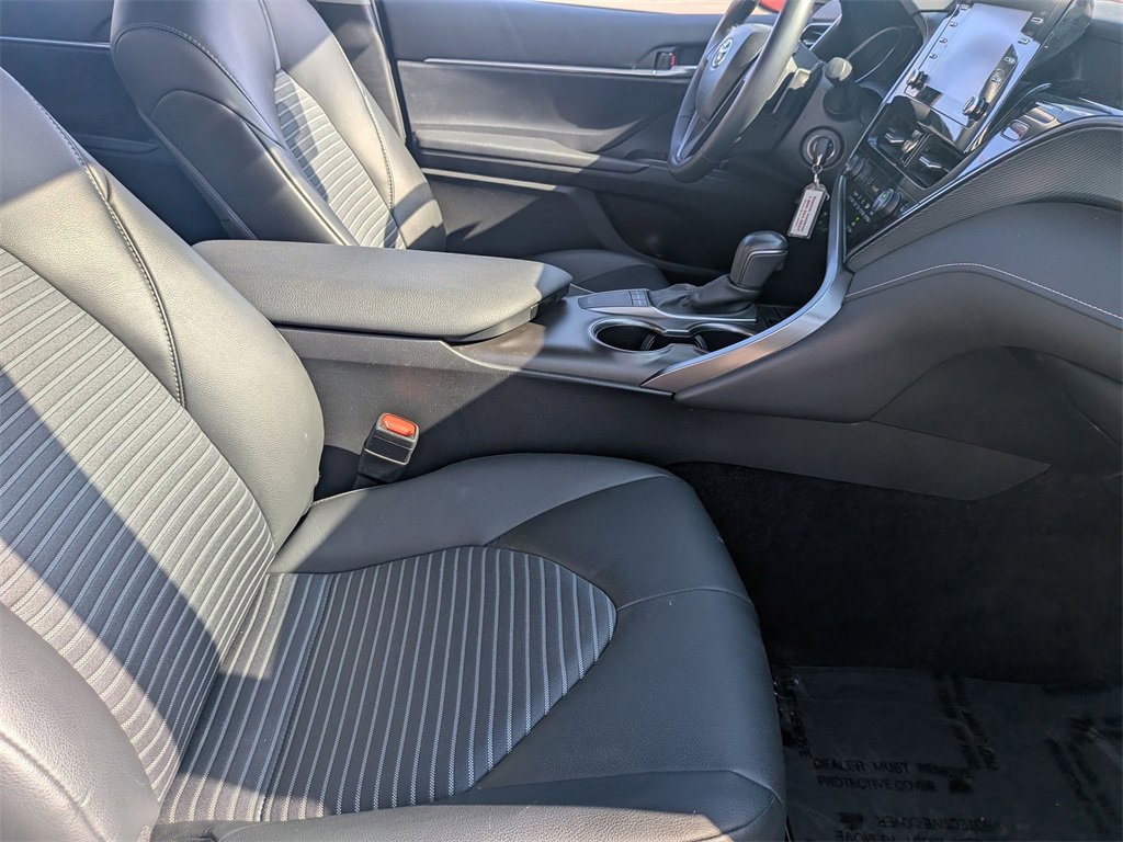 Used 2024 Toyota Camry SE image 34