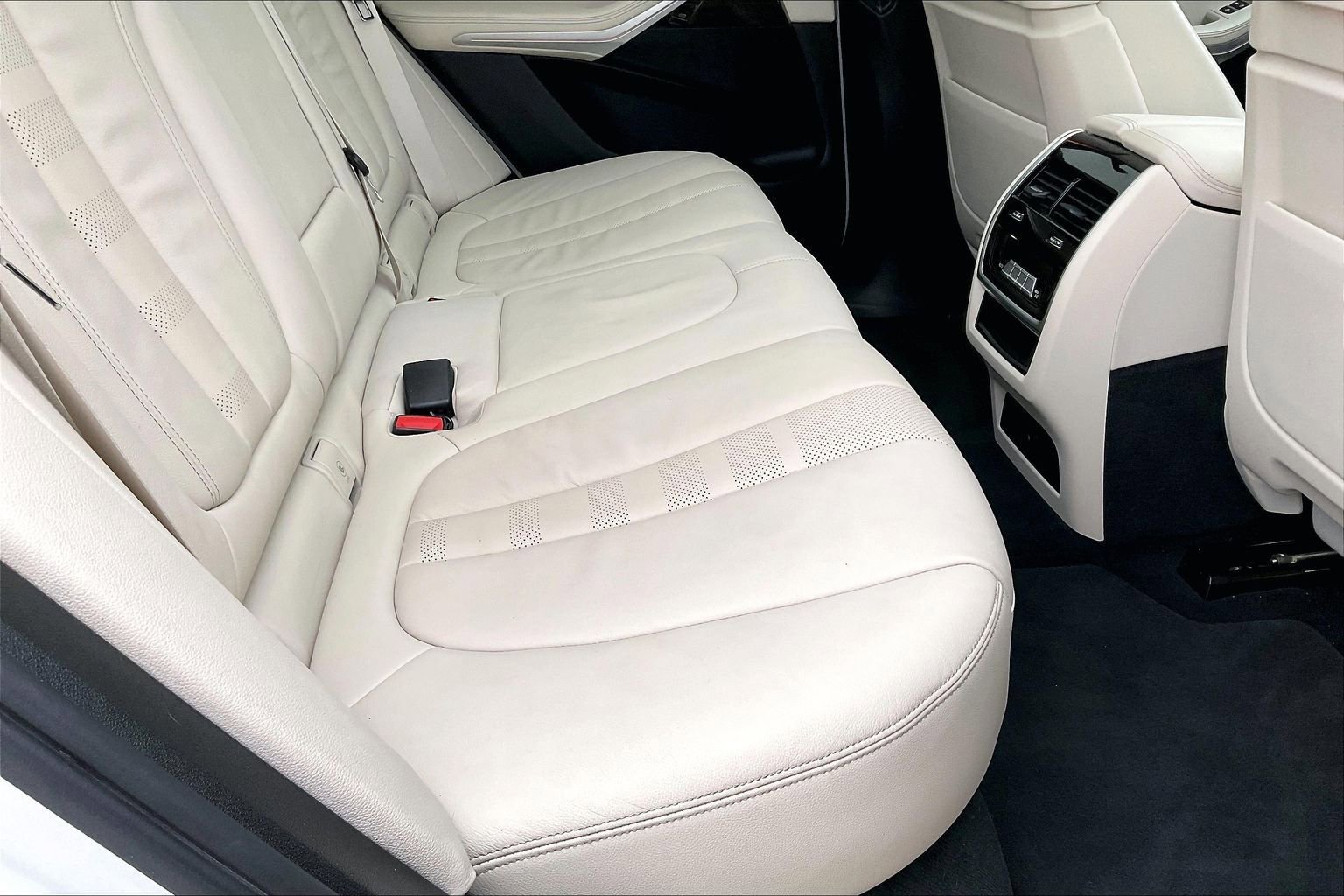 Used 2020 BMW X5 xDrive40i w/ Premium Package image 18