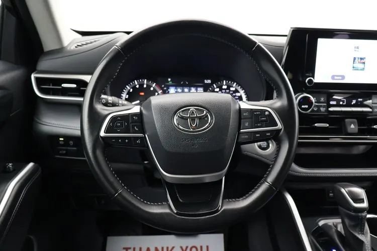 Used 2025 Toyota Highlander LE FWD image 20